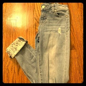 Light skinny jeans!!